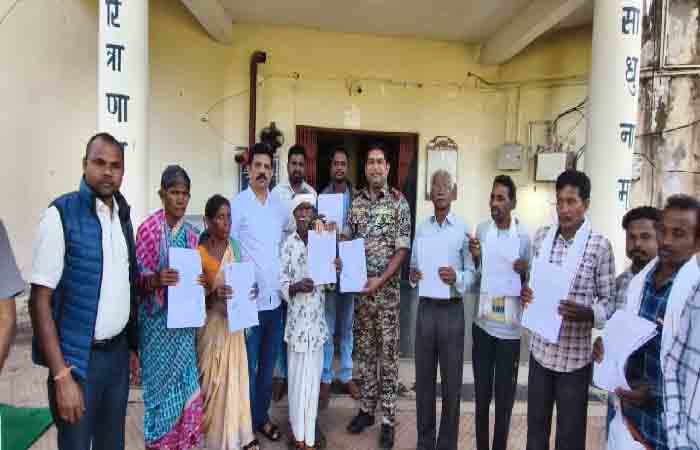 बस्तर की जमीनों पर अवैध खरीदी-बिक्री और फर्जी दस्तावेजों का खेल, ग्रामीणों ने थाने में किया प्रदर्शन